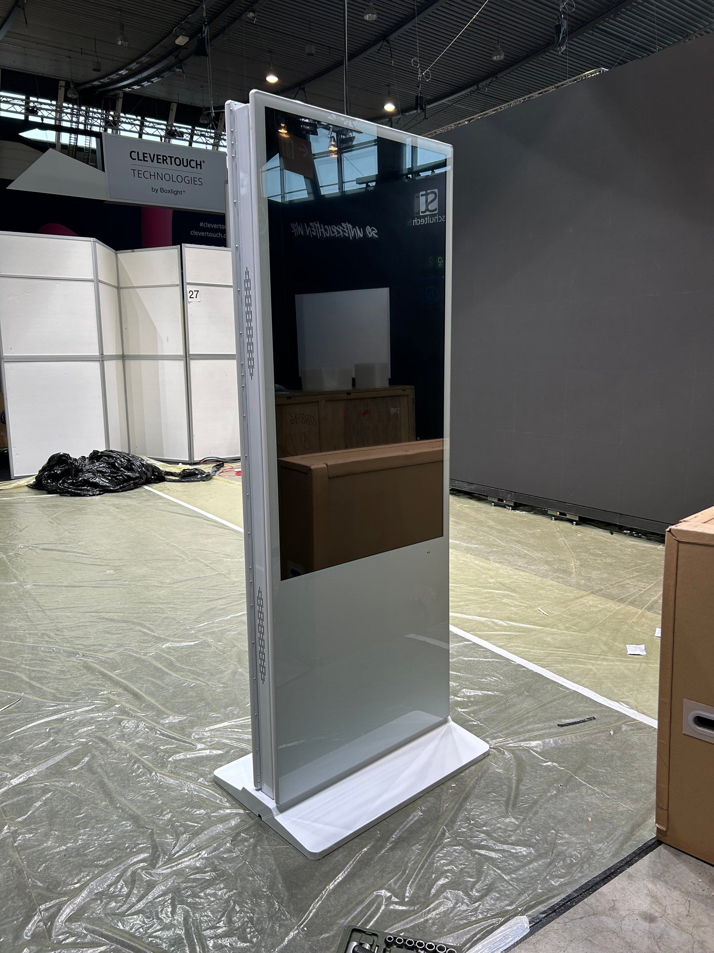 Doppelseitige Infostele 55 Zoll mit Android und Media Player