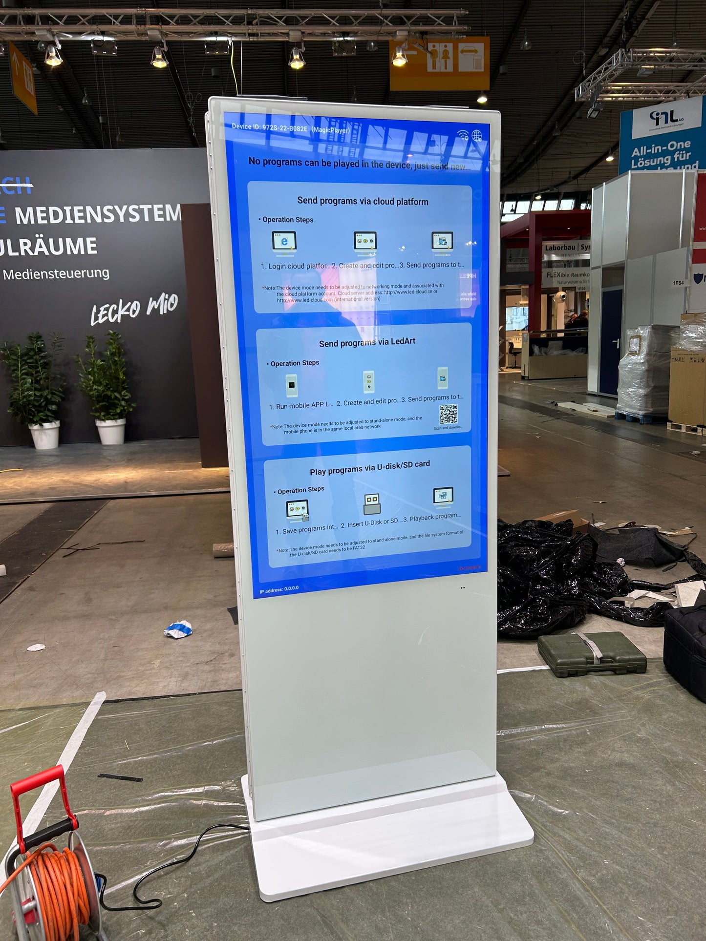 Doppelseitige Infostele 55 Zoll mit Android und Media Player